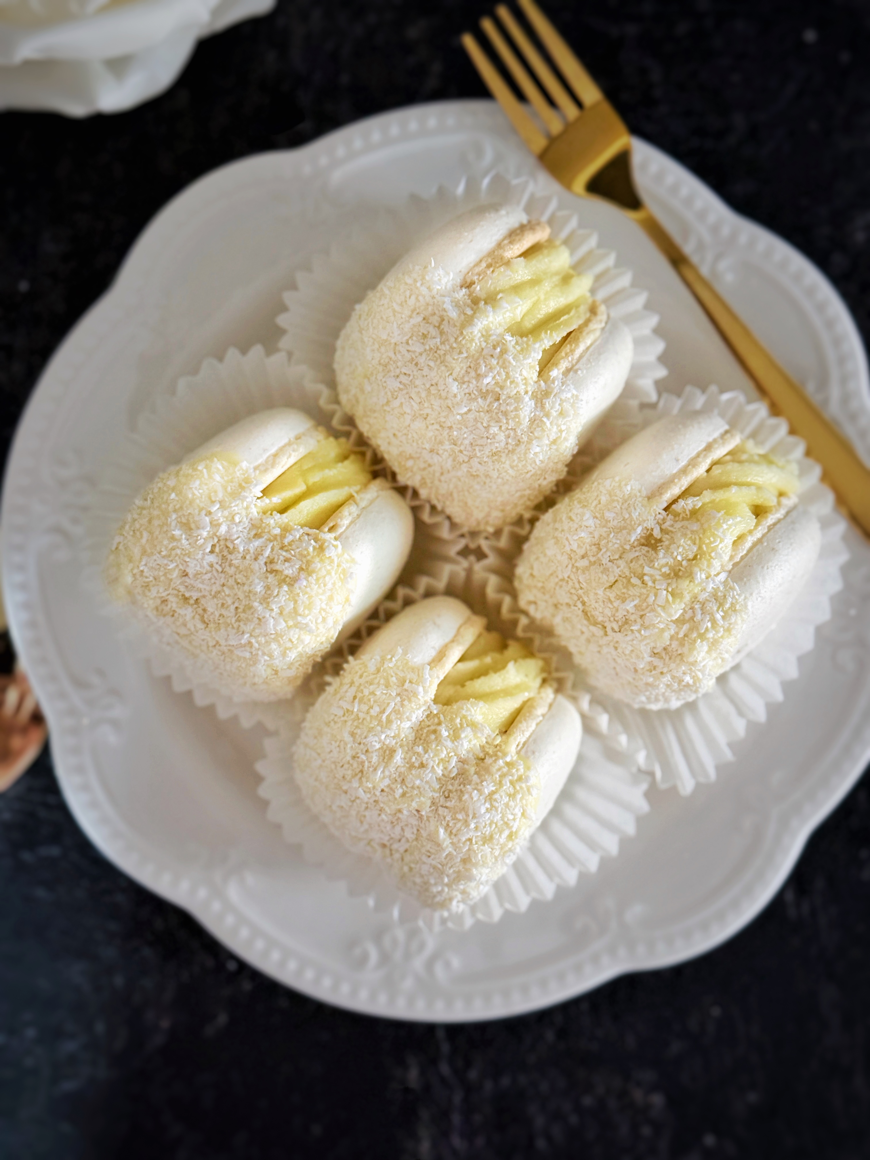 Кокосові макаронси з кремом