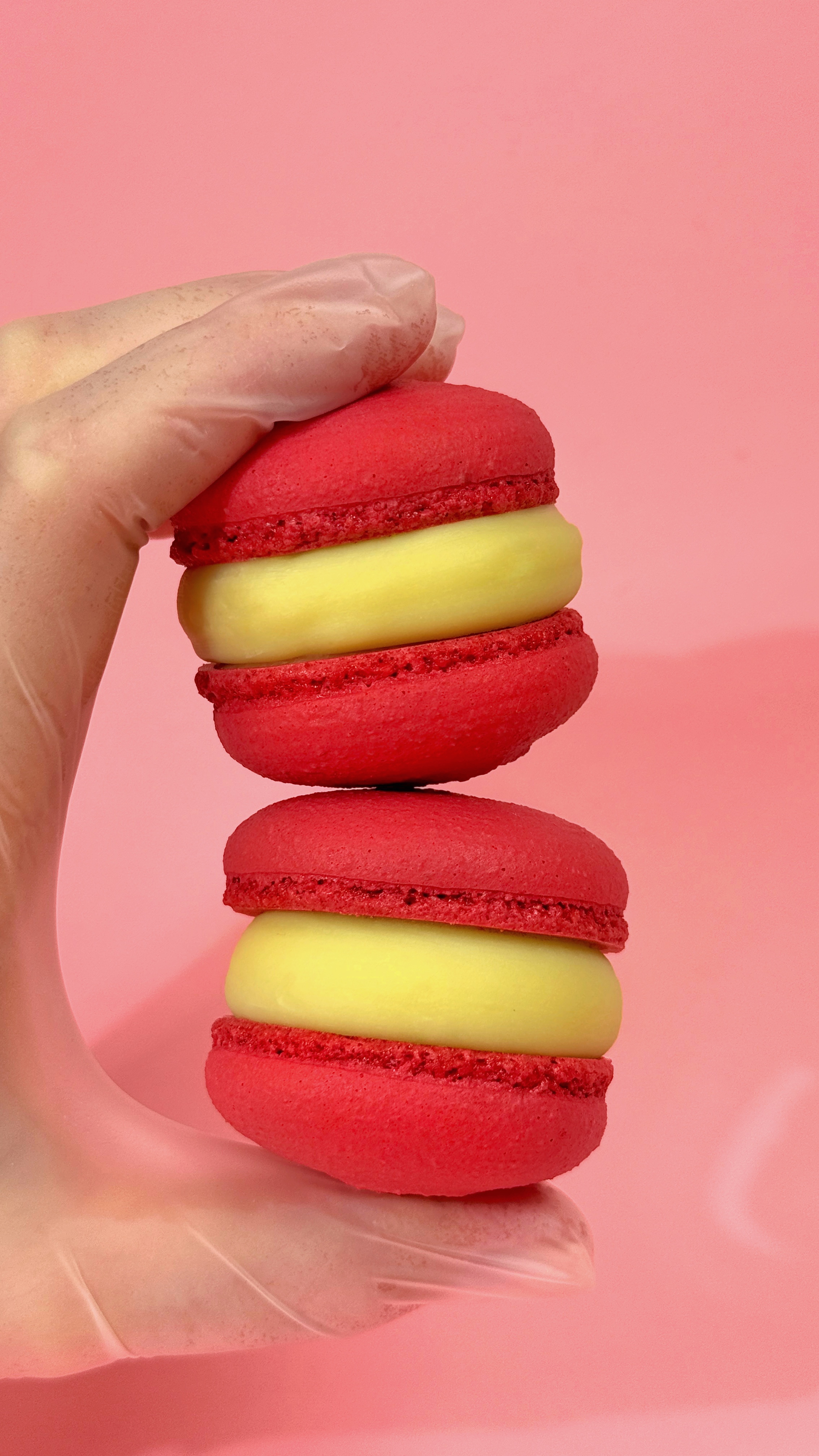 Червоні макаронси крупним планом